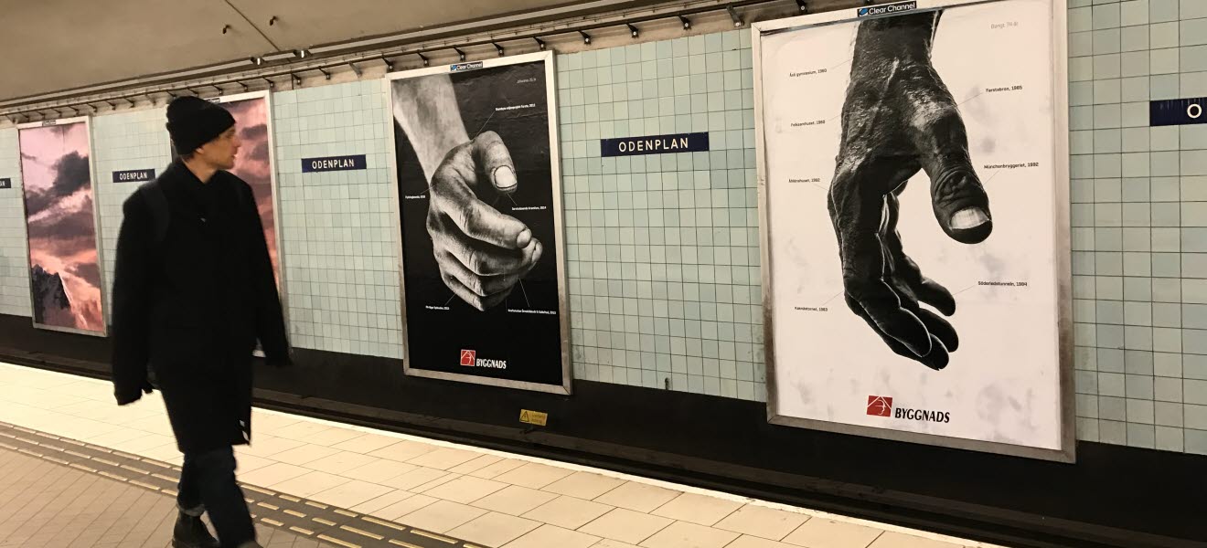 Affisch i tunnelbanan för kampanjen Vi är händerna som bygger Sverige.