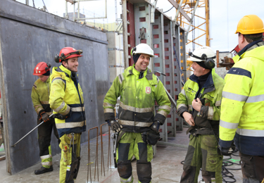 Flera byggnadsarbetare