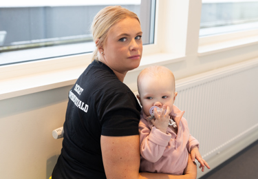 Bild på mamma och barn