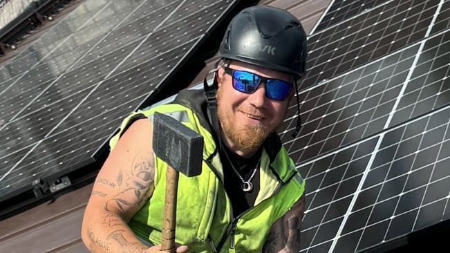 Plåtslagare på tak