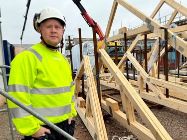 Kim Björkman, murare och snickare