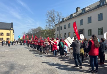 Bild från 1 maj 2024 i Linköping. Tåget gör sig redo att gå från Borggården.