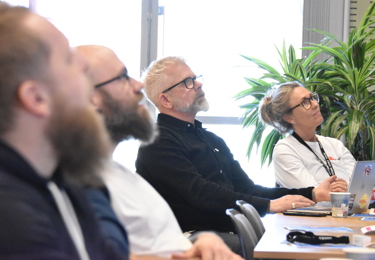 På bilden syns Byggnads Skånes försäkringsansvariga Joakim Nexbo och Andrea Karlelid