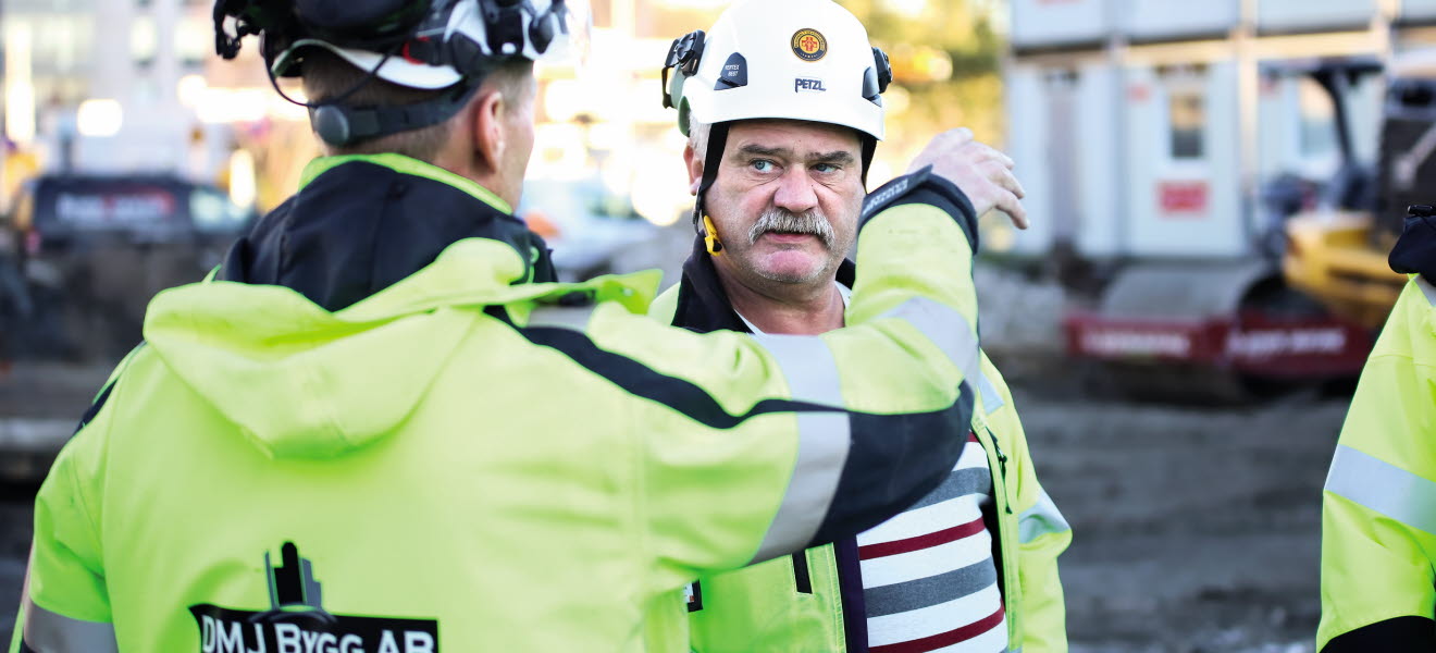Anders Karlsson på en skyddsrond hos DMJ Bygg som är entreprenör åt Wallenstam vid Mölndalsvägen.